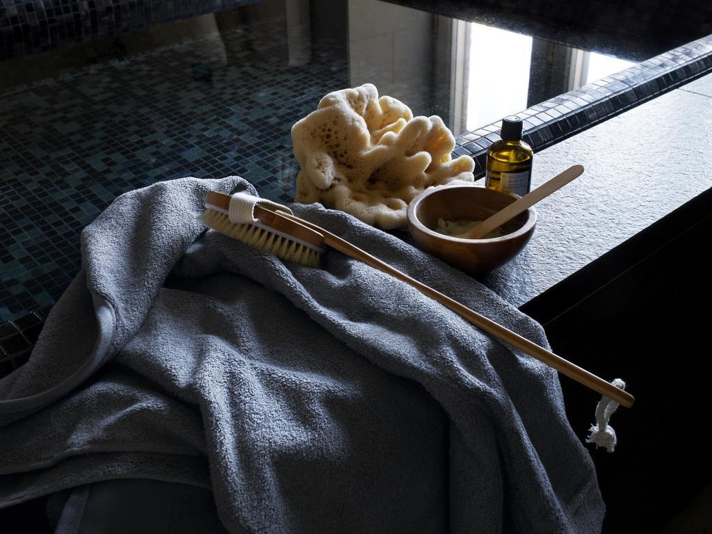 Grand Hotel Стокгольм Экстерьер фото A body brush