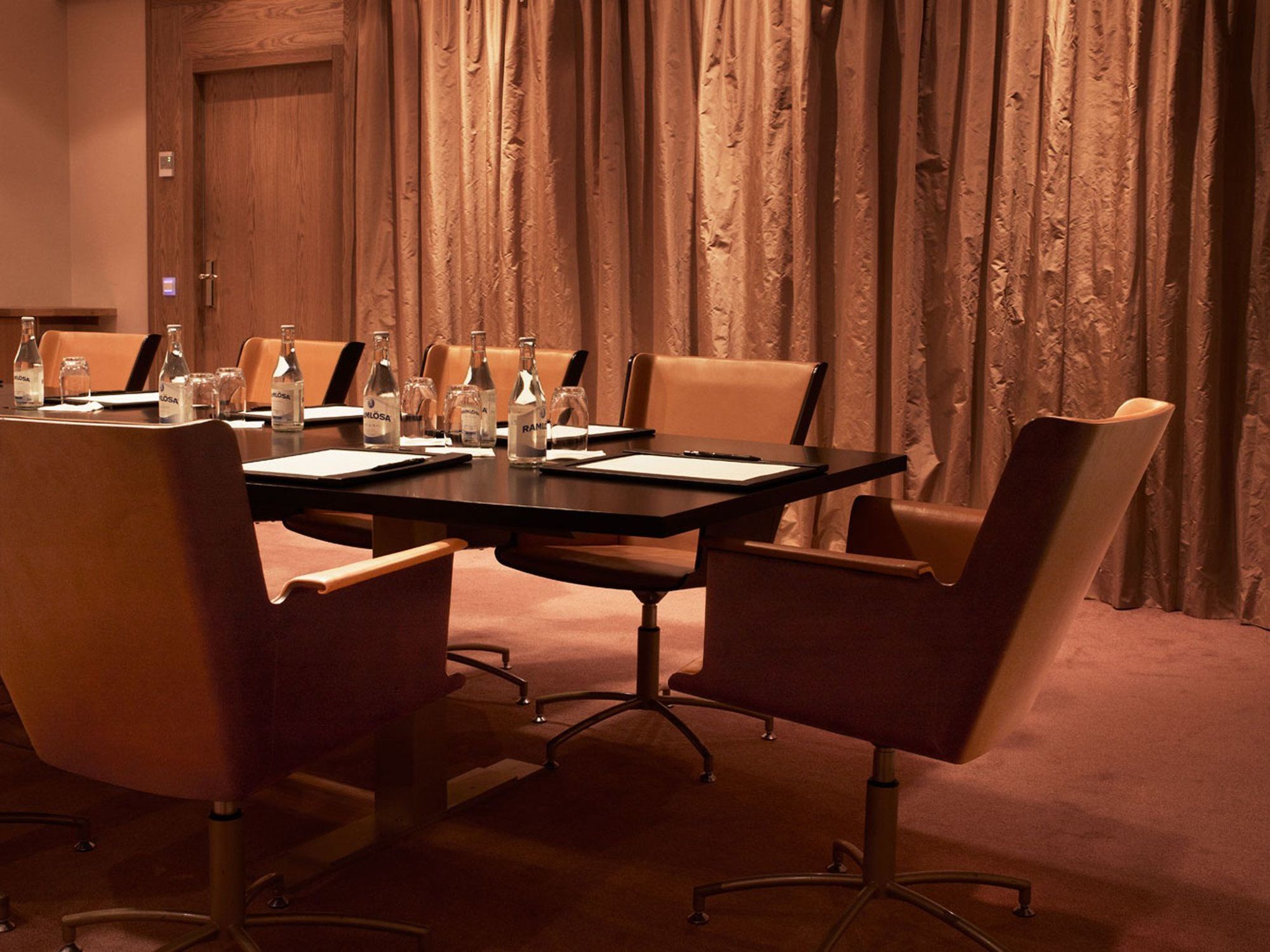 Grand Hotel Стокгольм Удобства фото A meeting room at the InterContinental London Park Lane