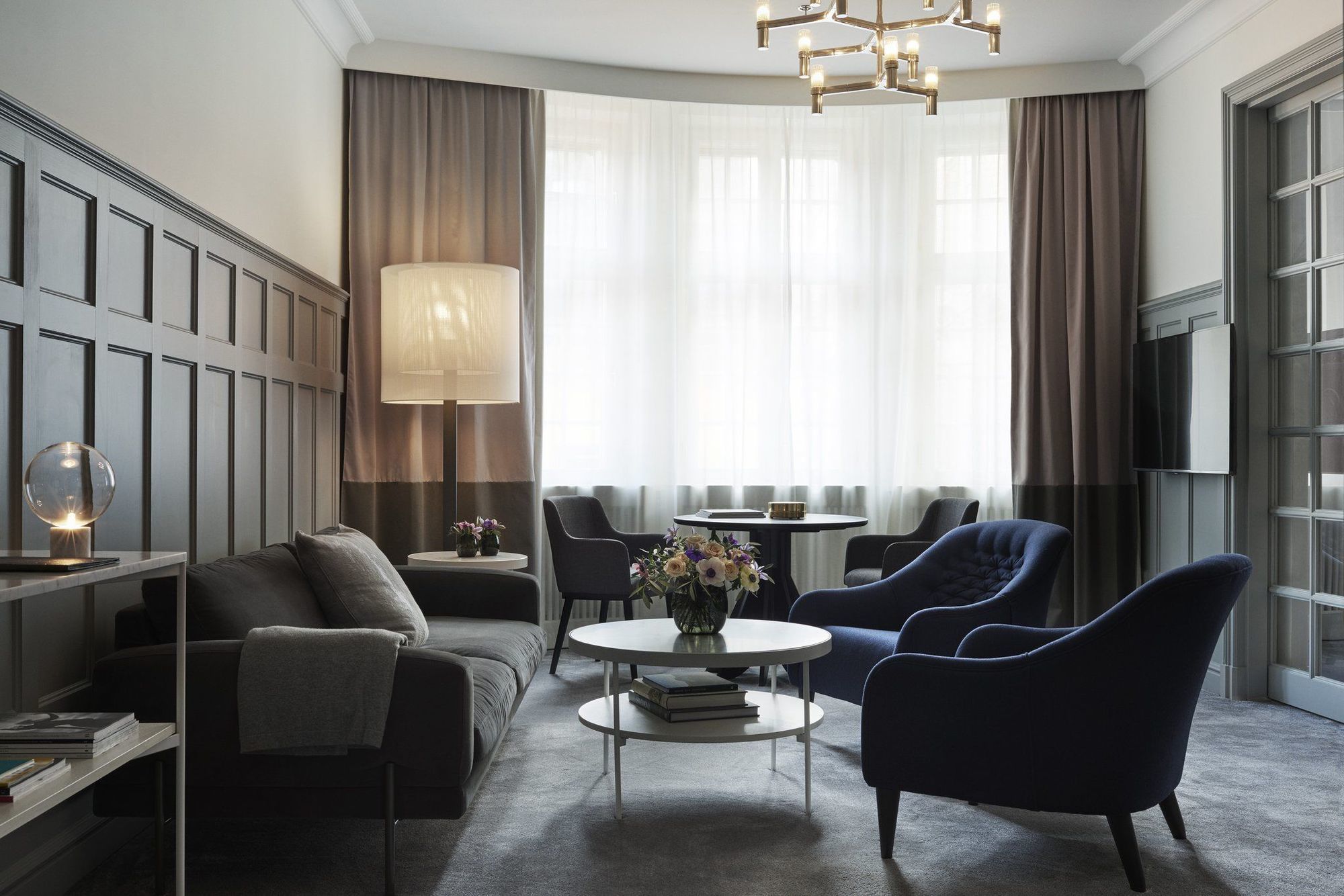 Grand Hotel Стокгольм Экстерьер фото Suite at Hotel Axelmannstein