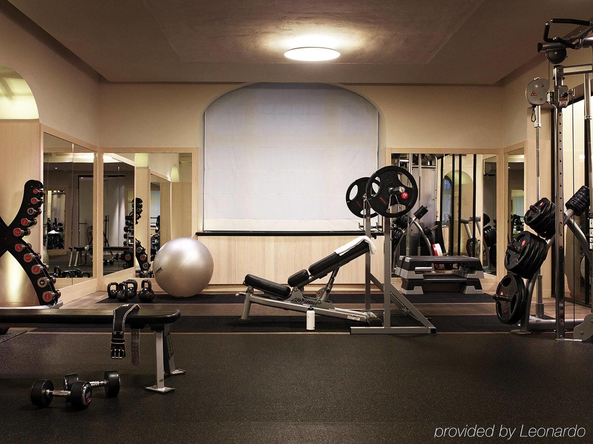 Grand Hotel Стокгольм Удобства фото A typical gym